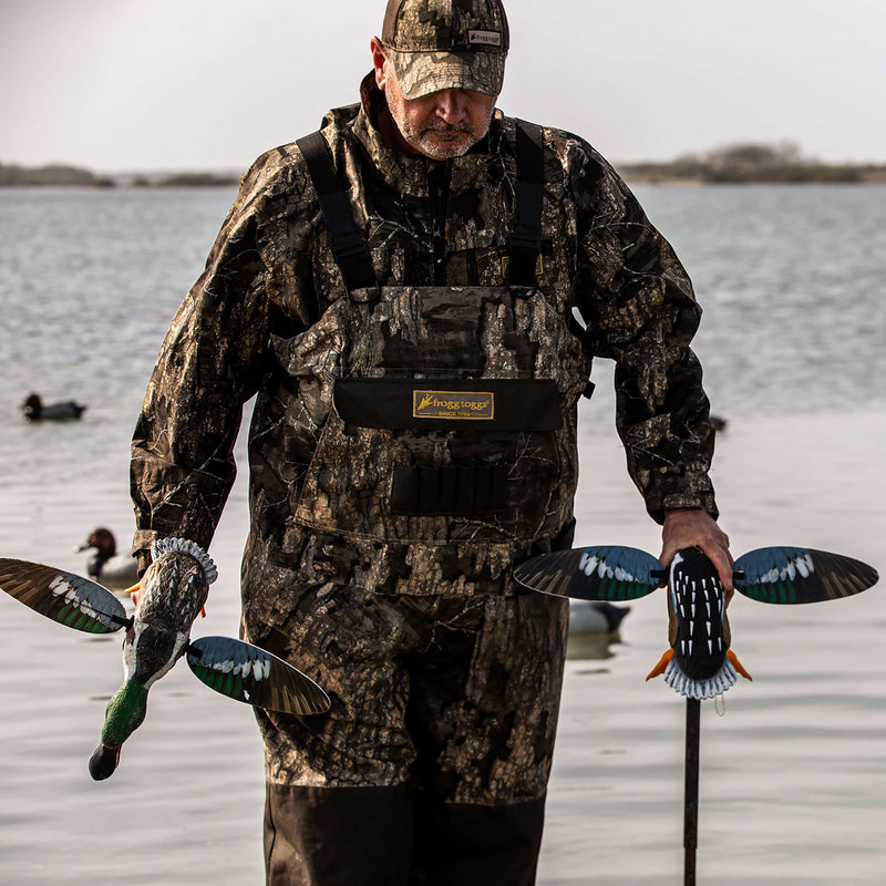 Load image into Gallery viewer, Frogg Toggs Mens Realtree Legacy Legend Series 2-N-1 Wader
