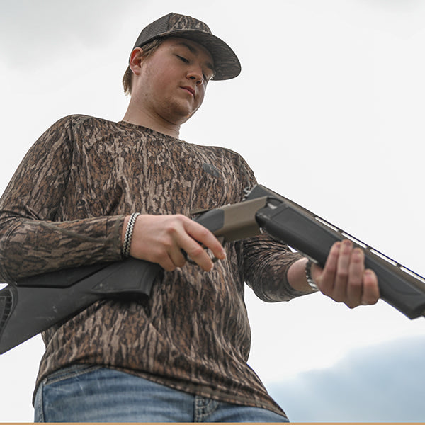 Load image into Gallery viewer, Gator Waders Mens Mossy Oak Bottomland Performance Shirt
