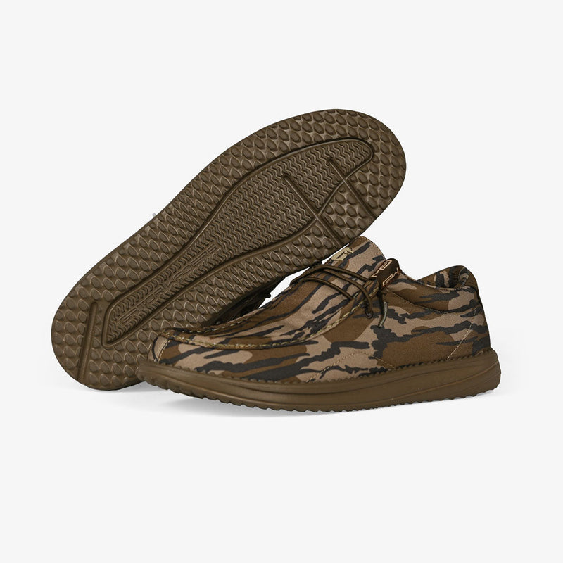 Load image into Gallery viewer, Gator Waders Mens 2-Tone Mossy Oak Original Bottomland Camp Shoes
