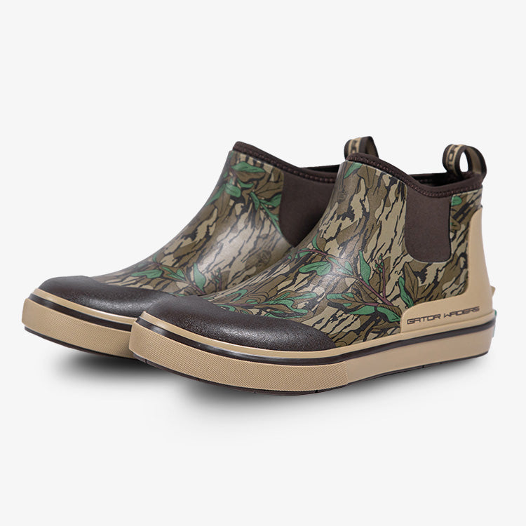 Load image into Gallery viewer, Gator Waders Mens Mossy Oak Greenleaf Camp Boots
